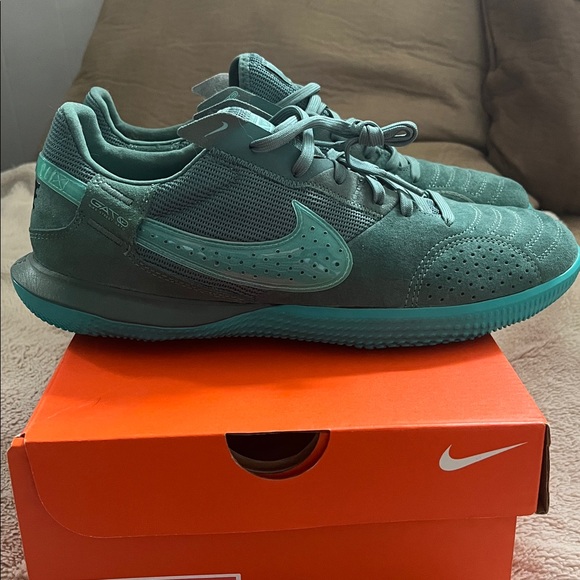 Nike Teal Athletic Shoes - Picture 3 of 12